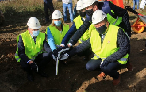 Įkasta kapsulė skelbia Lentvario geležinkelio pervažos rekonstrukcijos darbų pradžią